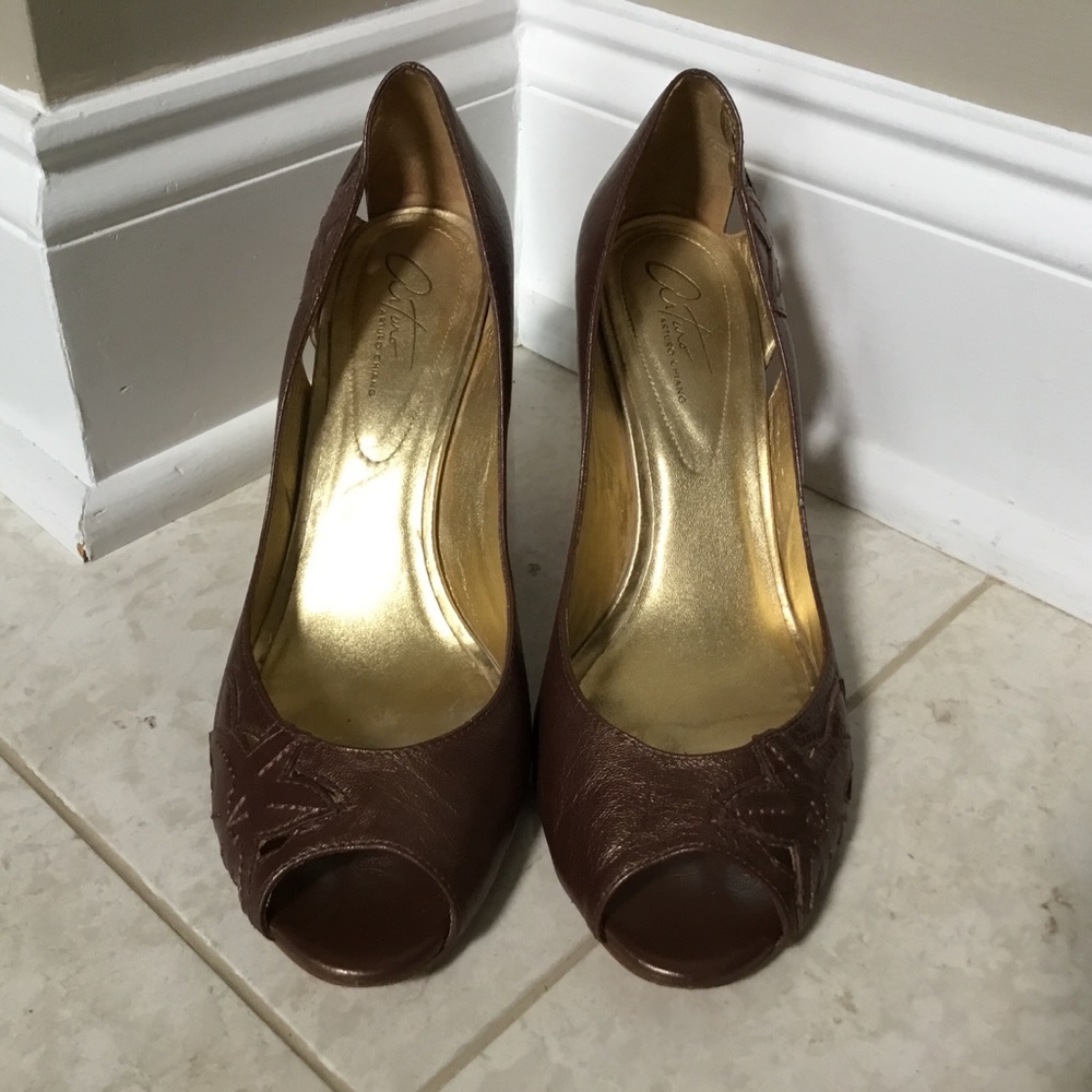 ARTURO CHIANG brown Cutout wedge peep toe heel 9 M